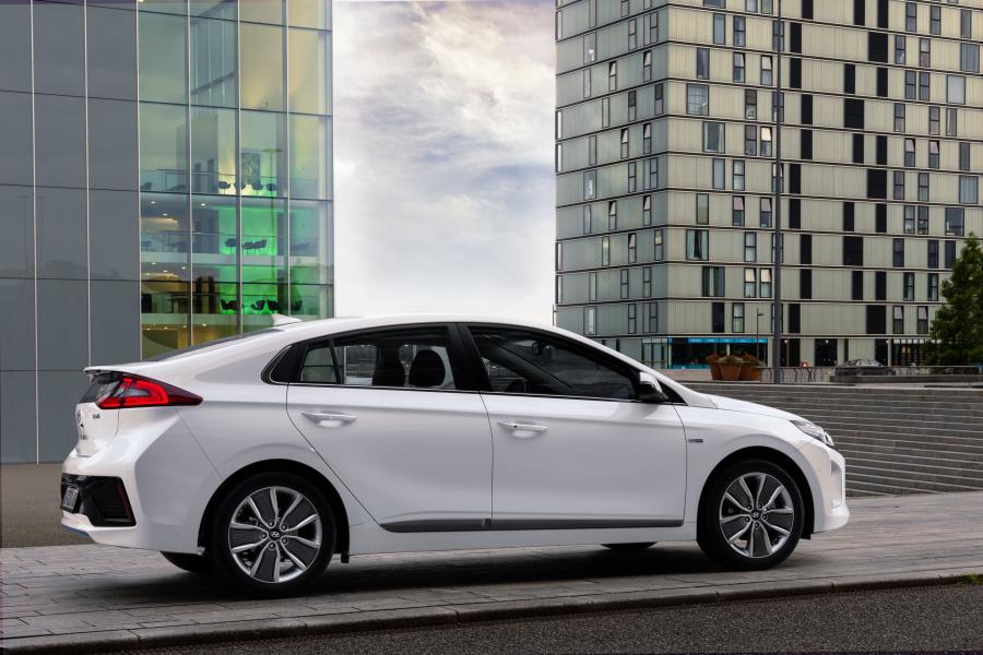  Hyundai IONIQ hybrid (AE) 2016 года  (WW) (фото 18 из 38)